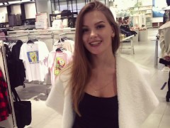 Милая сосет член и принимает сперму в рот, в примерочной магазина, в торговом центре - Screenshot 16 of 16 - Teenager