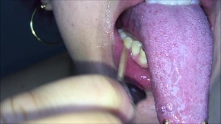 Palillo de dientes y chequeo en la boca (versión demo)