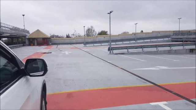 Общественная автостоянка Секс затем шоппинг :)