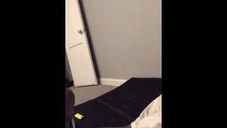 Tha Hung Nerd поглаживает его соло (CumShot)