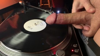 Sexy DJ se lo pone con el reproductor de discos