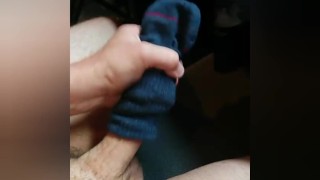 Papa voedt zijn voet en sok liefhebbende subs
