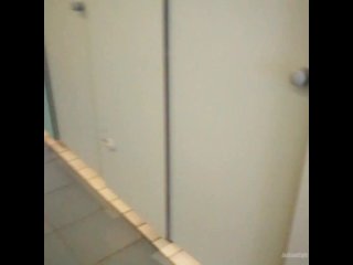 Se branler dans une cabine en publique [FAN CLUB POUR VIDEO ENTIERE]