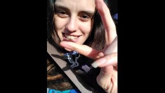 На публике Pinkmoonlust мелькает ОДИН СОСОК в очень плохом месте, нервно разговаривая и выглядя испуганным