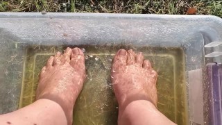 Primeira manhã piss foot play / sexy pissy toes