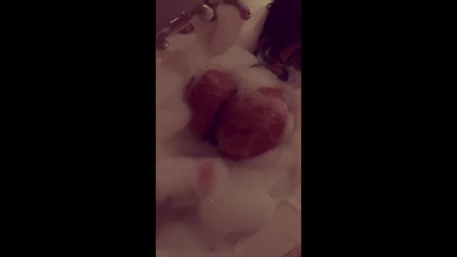 Playing in a tub - LOYALFANS LINK IN BIO