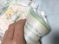 001 寝転がっておむつにおもらし。膨らんだおむつが良い感じ（パンパース） - Screenshot 14 of 16 - Diaper