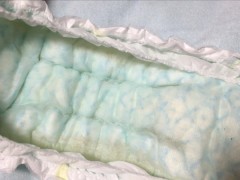 001 寝転がっておむつにおもらし。膨らんだおむつが良い感じ（パンパース） - Screenshot 16 of 16 - Diaper Bedwetting