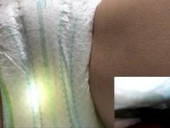 001 寝転がっておむつにおもらし。膨らんだおむつが良い感じ（パンパース） - Screenshot 4 of 16 - Diaper