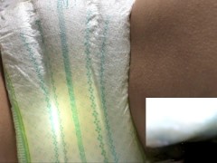 001 寝転がっておむつにおもらし。膨らんだおむつが良い感じ（パンパース） - Screenshot 7 of 16 - おむつ
