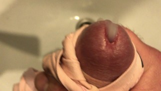 Грязные трусики мачехи из корзины для белья