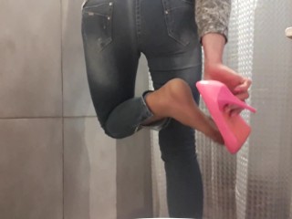 Wetting my Jenas all go to my shoes I show you when get off my high heels and rub my clit_by heels