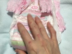 002 オヤスミマンでおもらし！ピンクの柄が可愛いおむつ - Screenshot 16 of 16 - Diaper Pee