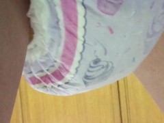 006 スカートとオムツをはいておもらし…そのままオムツコキ！