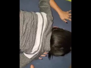 Тугую брюнетку трахнули раком