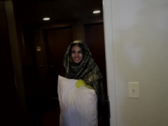 Video "Hijab Room Service" فتاة مراهقة عربية Shy 18yo Arab teen maid brings extra pillows and gets stuffed