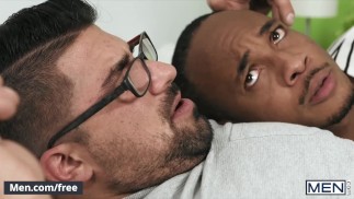 Mencom - Men musclés et Trent King s’ment en train de s’éjaculent