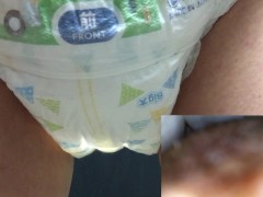 011 ムーニーマンのおむつでおしっこ！ギャザーがしっかり漏れを防いでくれます！ - Screenshot 1 of 16 - Pee