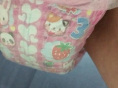 012 トイレトレーニング用おむつにおもらし！かぶせてシコシコ気持ちよくなっちゃう