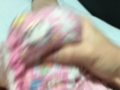 012 トイレトレーニング用おむつにおもらし！かぶせてシコシコ気持ちよくなっちゃう - Screenshot 15 of 16 - Diaper Boy