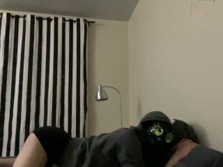 wanking and cuming on my sheets and the floor