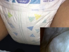 016 おむつの中でおしっこのいい音がします…！　おむつでおもらしするの最高！ - Screenshot 10 of 16 - Diaper Pee