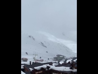Sexe risqué dans une boutique de ski avec Anna Polina - MySexmobile