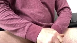 Большой член выдоен досуха, удобный мужчина-мастурбатор 