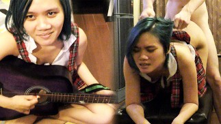 Возбужденная азиатская студентка-музыкант с синими волосами трахает учителя, чтобы сдать экзамен