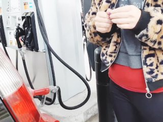 Milf flashing kitty at Kwik Trip