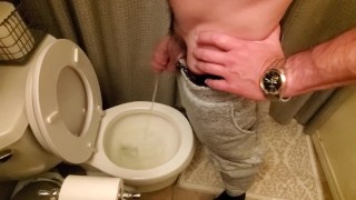 My boyfriend peeing with no hands, free pee, piss in toilet
