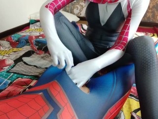 Gwen Stacy - Footjob for SpiderMan