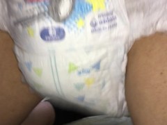 018 おむつおもらしに興奮！おむつを巻いてオナニー！ - Screenshot 13 of 16 - Diaper Pee
