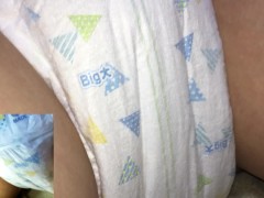 018 おむつおもらしに興奮！おむつを巻いてオナニー！ - Screenshot 3 of 16 - Diaper Pee