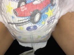 018 おむつおもらしに興奮！おむつを巻いてオナニー！ - Screenshot 8 of 16 - Diaper Pee