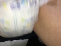 018 おむつおもらしに興奮！おむつを巻いてオナニー！ - Screenshot 9 of 16 - Pee