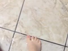 @tici_feet @ticii_feet IG shoeplaying havaianas with oil (preview)