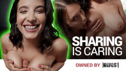 Mofos – Izzy Lush 和她的男朋友 Chad White 他妈的 La Sirena69 为了面糊交易