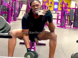 我的鸡巴在锻炼时掉了出来