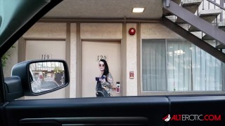 Inked up Mallory Maneater sucks cock in the car