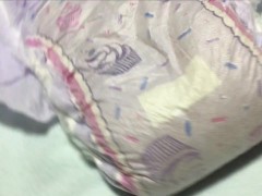 【020】GoodNitesでおもらし！おむつの中は快感に包まれています！ - Screenshot 14 of 16 - Kink
