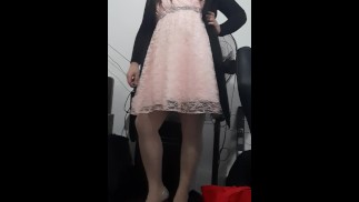 穿着性感高跟鞋的男人