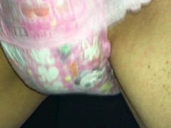 021 トレーニングおむつでおもらし！ちょっとだけオナニーもします！ - Screenshot 10 of 16 - Bedwetting