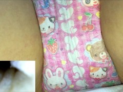 021 トレーニングおむつでおもらし！ちょっとだけオナニーもします！ - Screenshot 3 of 16 - おむつ