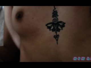 RECOGI A MODELO RECONOCIDA EN EL AEREOPUERTO Y DESPUES ME LA LLEVE A COGERMELA_EN ELAPARTAMENTO.