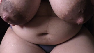 Young milf milking her huge boobs right in front of camera! Boobs full of milk
