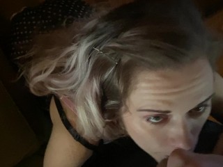 POV Petite Blonde Madrasta Gargantas Enteados Big Cock Enquanto o Padrasto Não Está Em Casa