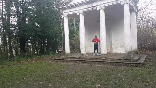 Рискованный Публичный Секс в Летнем Доме 18 века