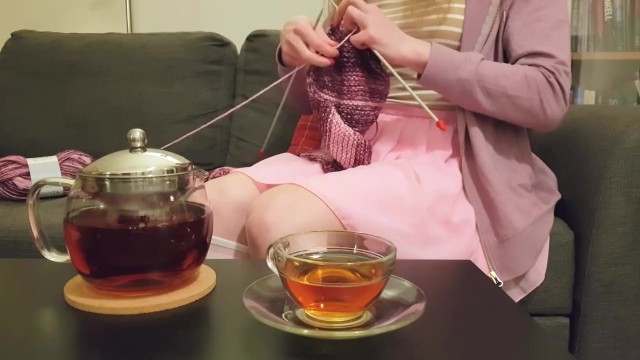 Cosy Diaper Pee while Knitting and Drinking Tea