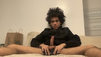 Kinky cabelo hispânico se toca e se masturba